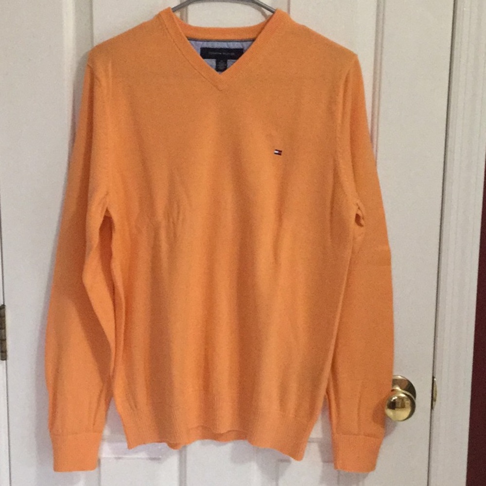 Men’s Tommy Hilfiger V Neck sweater size M